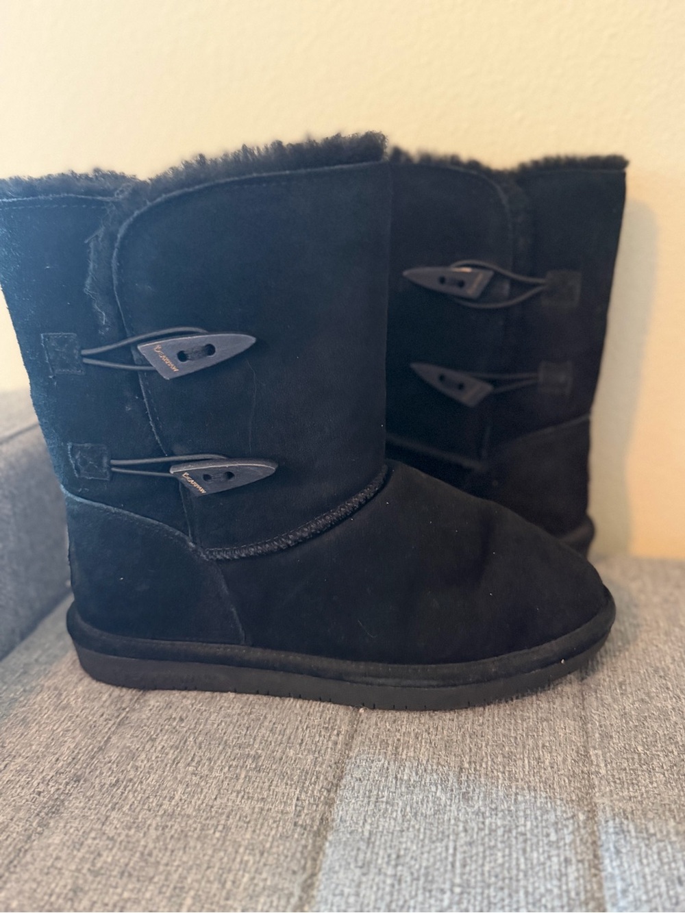 BearPaw Women's Black Suede Toggle Winter Boots
